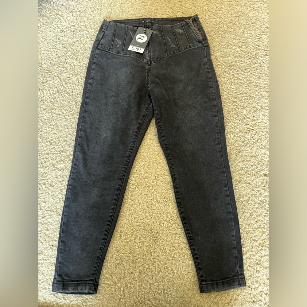 dark charcoal jeans, size works for small and medium, brand:Zero
